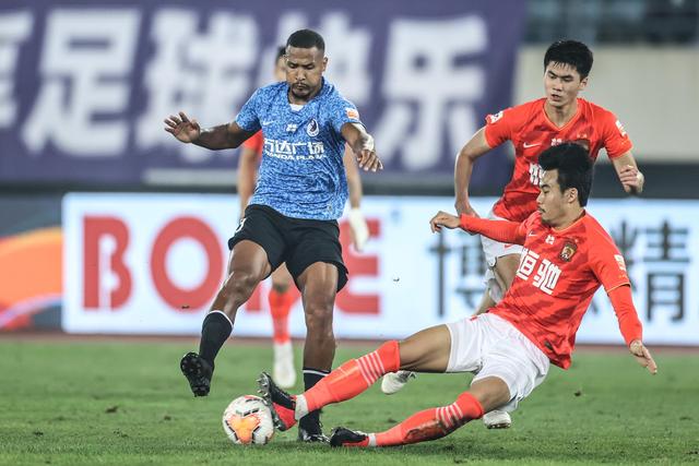 中国小花施晗逆转晋级8强，创下两项新纪录！